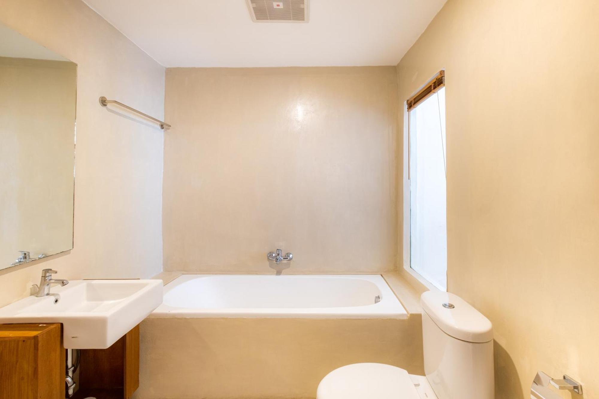 Amp Beach House Toyapakeh Room photo